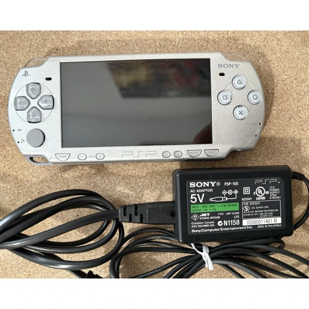 Sony PSP 2000 Console Portable PlayStation Good Tested & Working  - Silver